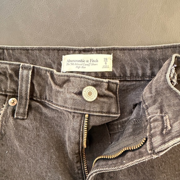 Women's The 90’s Relaxed Cutoff Shorts High Rise - Picture 3 of 3